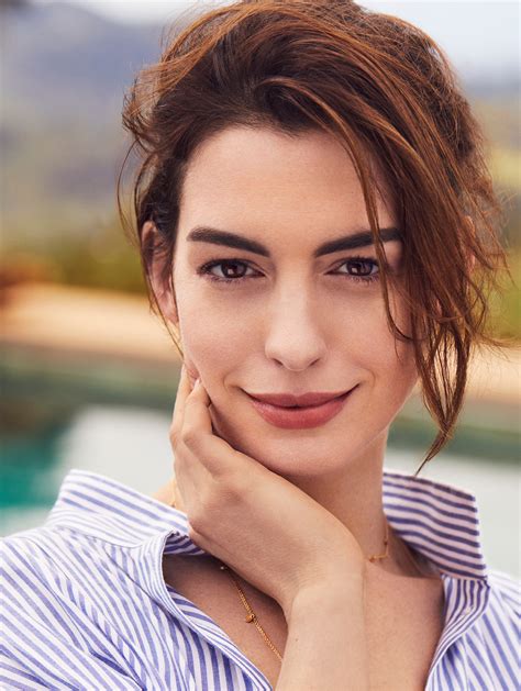 photo of anne hathaway